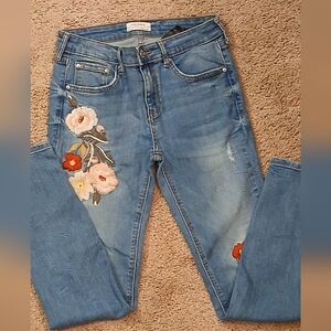 ZARA WOMAN Blue Skinny Jeans with Floral Embroidery. MADE IN EGYPT Size 6